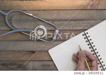 man writing on notepadの写真素材 [38520511] - PIXTA