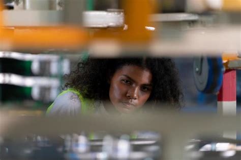 Assembly Line Worker 的图像结果