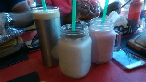 THE BURGER JUNCTION, Kochi (Cochin) - Seaport Airport Road Opp.dlf New ...