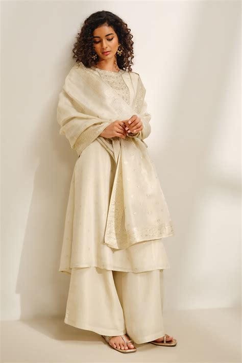 Buy Niva Ivory Kurta Set Online In India at Global Desi F25H1263P_IVORY