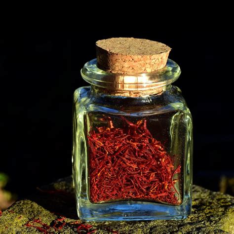Saffron: The Red Gold of Perfume Ingredients - Fernweh