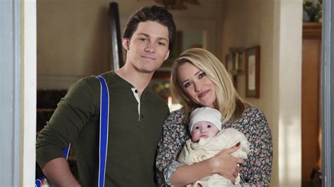 Georgie & Mandy's First Marriage - série TV 2024 - Chuck Lorre - Captain Watch