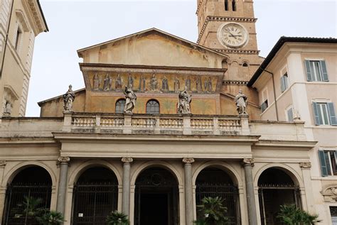 Basilica of Santa Maria in Trastevere | Christine Loves to Travel