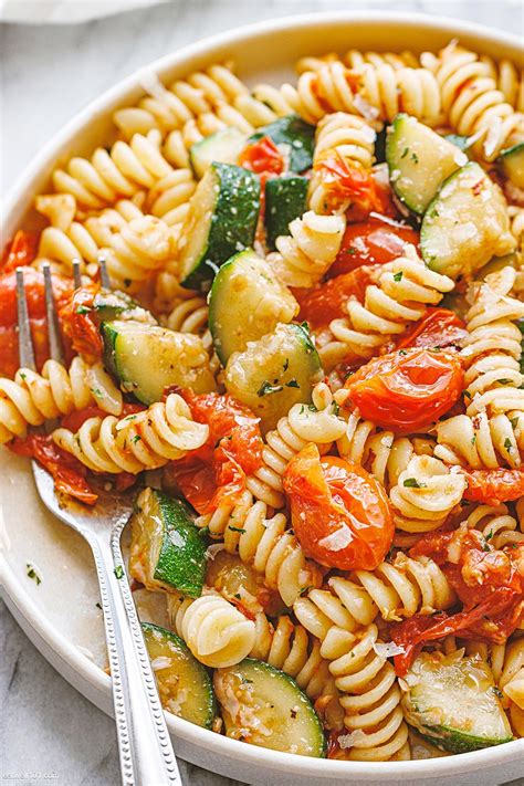 Healthy Tomato Zucchini Pasta Recipe – Easy Vegetarian Pasta Recipe in ...