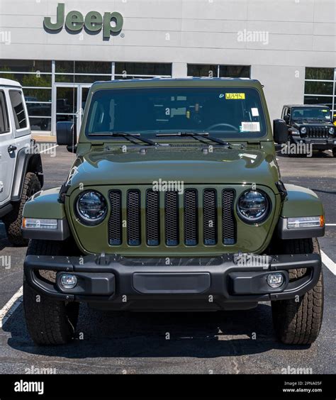 A new, green Jeep Wrangler for sale at a dealership in Monroeville, Pennsylvania, USA Stock ...