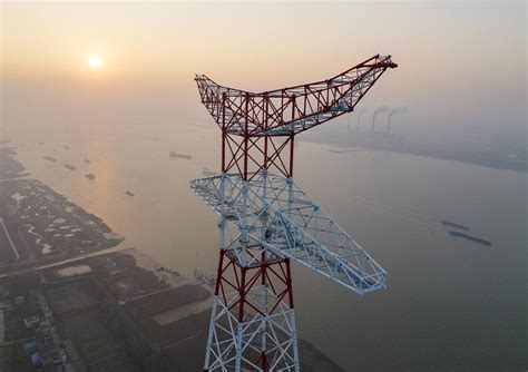 高385米，世界最高输电铁塔落户中国，老外感慨：这是咋建成的 - 哔哩哔哩