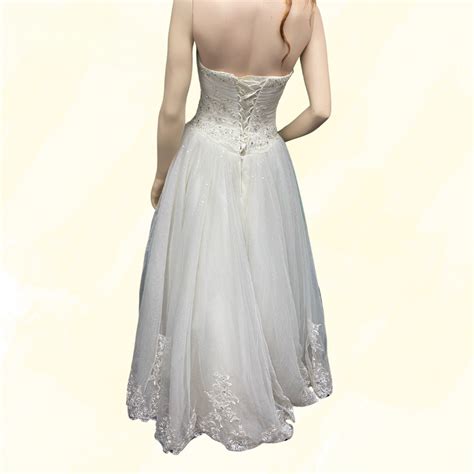 Wedding Dress - Embellished full skirt - White - S – 1-World Charity Shops