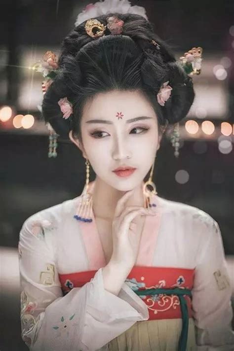 汉族女子妆容——花钿