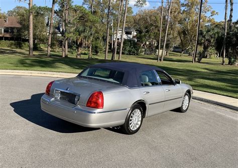 2005 Lincoln Town Car | PJ's Auto World Classic Cars for Sale