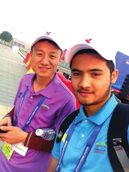 留学生连续三年服务长马 长沙的志愿者很有奉献精神_湖南频道_凤凰网