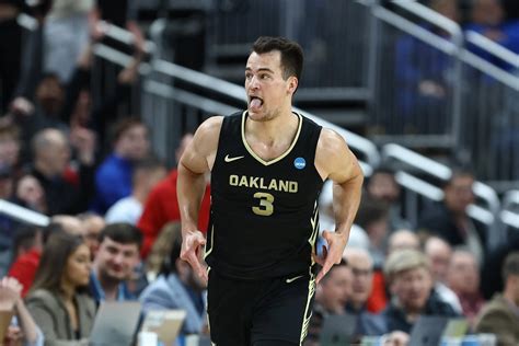 Oakland's Jack Gohlke Makes March Madness History
