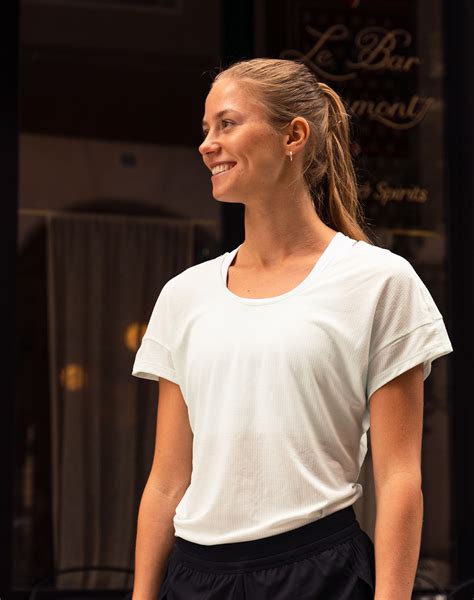 Get to know Julia Samuelsson: T4R Ambassador and HR & Customer Care Specialist - Top4Running.ie