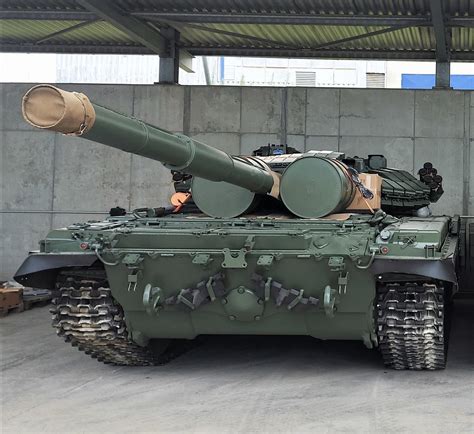 The Czechs raised $1,300,000 to buy the T-72 Avenger tank for Ukraine ...