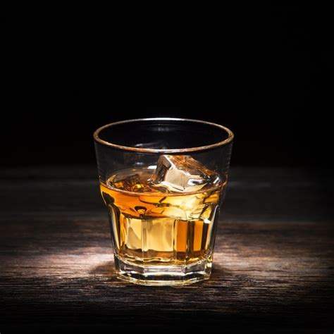 Top blended scotch whisky picks under INR 5000 for your bar