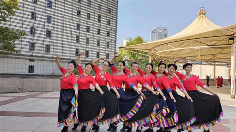 唯美绝伦的蒙古舞蹈《梦中的妈妈》歌深情舞优美团队版演绎美美哒-舞蹈视频-搜狐视频