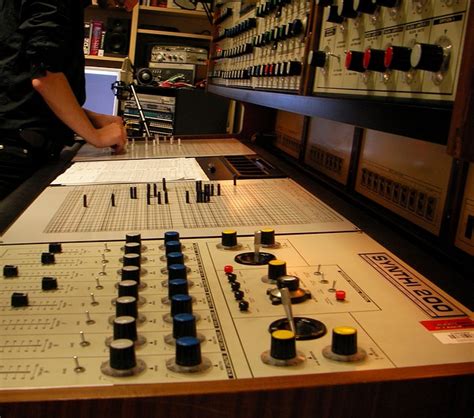 Synthesizer Music 的图像结果