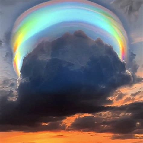 Incredible rainbow cloud spotted in China