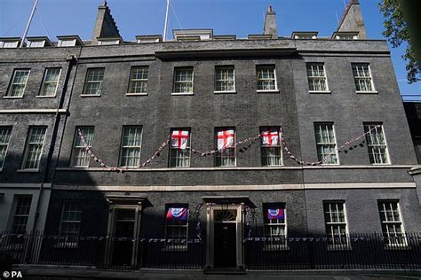 Is this the best we can do? No10's England bunting display ahead of ...