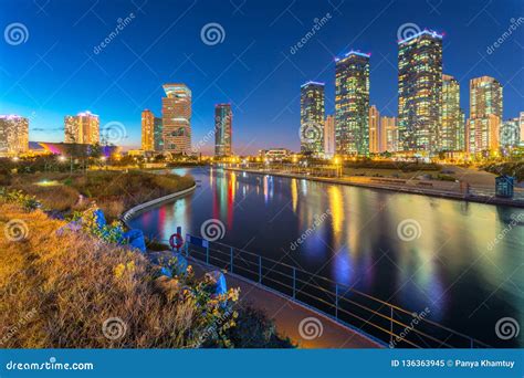 INCHEON, SOUTH KOREA - SEPTEMBER 19 : Songdo Central Park. Editorial ...