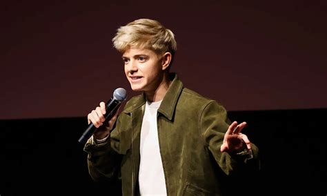 Mae Martin comes out as non-binary and updates pronouns