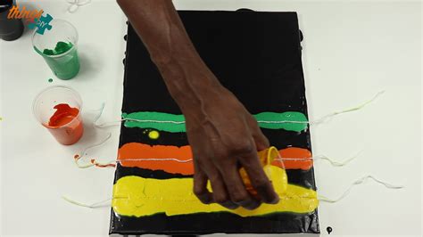 Pouring Paint Using String 的图像结果