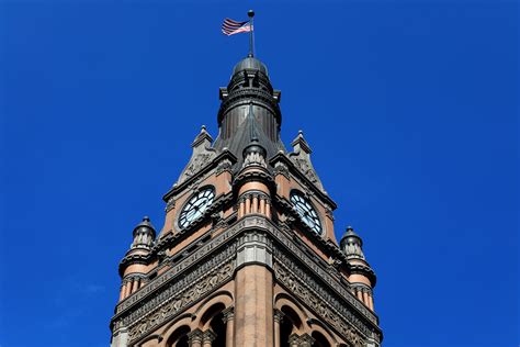 Milwaukee mayor's budget includes increases in property taxes, fees - WTMJ