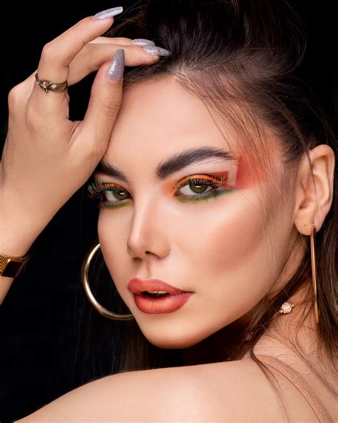 Fashion Tips : आंखों की खूबसूरती बढ़ाने के लिए फॉलो कीजिए ये टिप्स ...