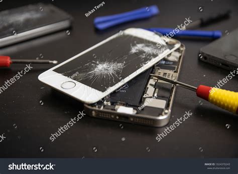 1,225 Iphone Cracked Screen Repair Images, Stock Photos & Vectors ...