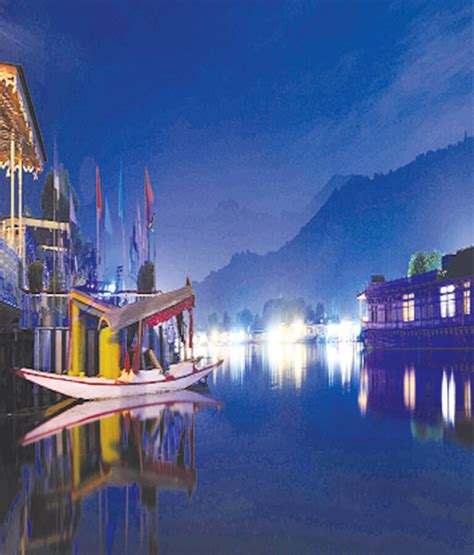 Riviera Hotel Srinagar Kashmir - Best Hotels in Srinagar for Family.