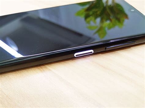 Nokia 4.2 Review: Compact Entry Level Phone That Brings Stock Android 9 ...