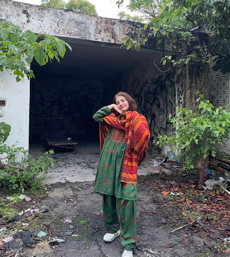 Muhabbat Gumshuda Meri Beautiful BTS Pictures | Reviewit.pk