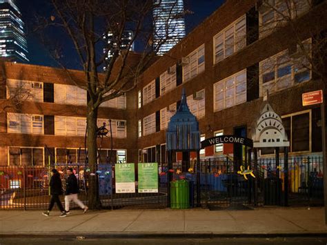 Temporary closed signage - Party's over! New York, LA shut bars and ...