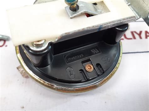 Invensys 738-741-2 Pressure Switch – Aeliya Marine Tech®