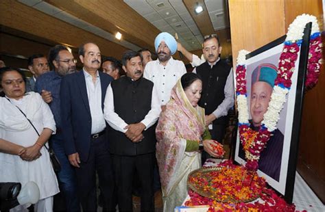 कांग्रेस ने 89वीं जयंती पर याद किए वीरभद्र सिंह, राहुल गांधी ने ट्वीट ...