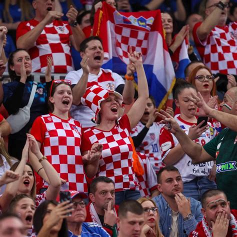 Hrvatski navijači skandirali sucima: Lopovi, lopovi - Dnevnik.in