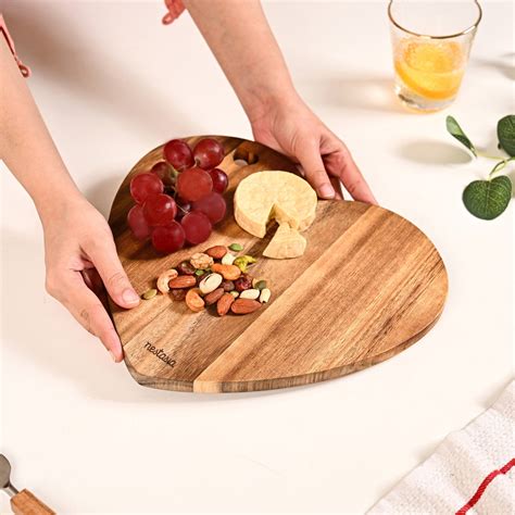 Wooden Heart Acacia Serving Platter Online - Premium Platter | Nestasia