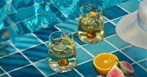 From Sip to Serve: Sophisticated Glassware to Style Your Dinner Table ...