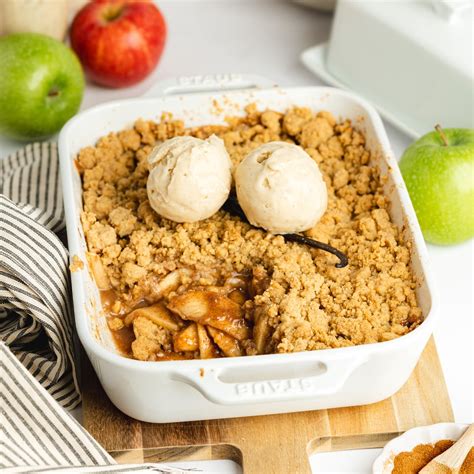 Easy Vegan Apple Crumble - Addicted to Dates