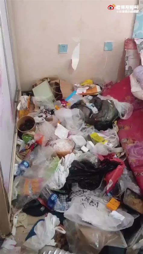 女租客屋内堆满垃圾，房东气到发抖-直播吧zhibo8.cc