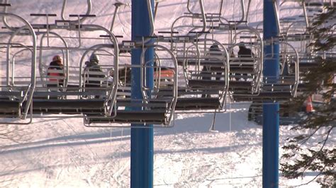 Over 100 people rescued after New Hampshire ski lift malfunctions - ABC ...