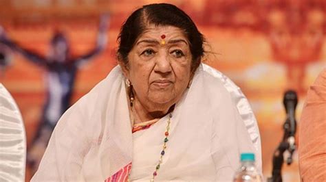 जब लता मंगेशकर ने CID के ACP प्रद्युमन पर तान दी बंदूक, मजेदार है ...