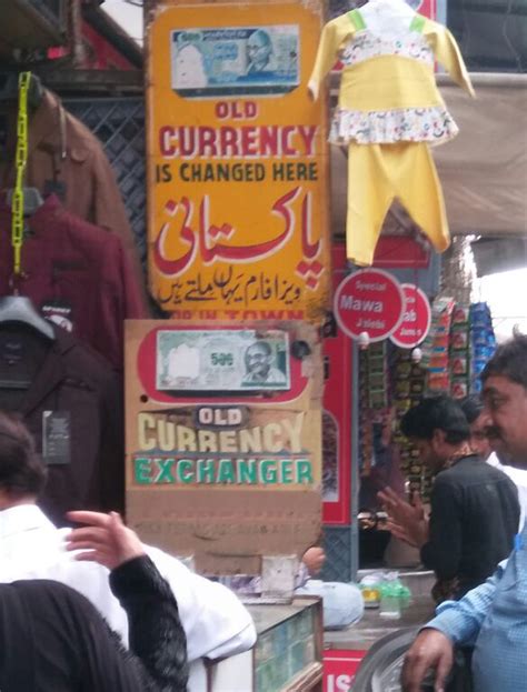 Currency Exchangers Make A Killing, Buying Old 500 Rupee Notes And ...