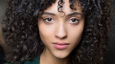Style Curly Hair Without Frizz by How To Easily Curly Hair Without Frizz Stylecaster Style Curly Hair Without Frizz