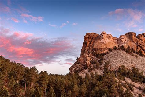 15 Spectacular Sights in South Dakota | South dakota vacation, Badlands ...