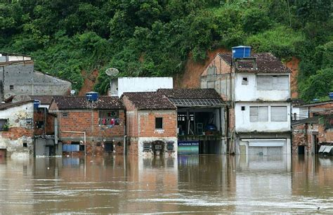 巴西洪灾已致18人死亡，72个城镇进入紧急状态_新闻频道_央视网(cctv.com)