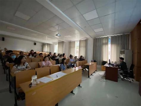 贵州大学图书馆走进外国语学院、管理学院、农学院开展专题讲座培训