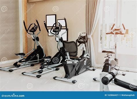 Empty Exercise Room 的图像结果