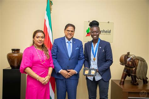 President en First Lady ontvangen Mijensa Rensch