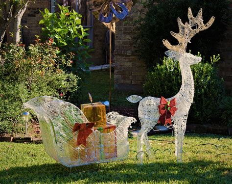 9 Stunning Outdoor Christmas Light Ideas