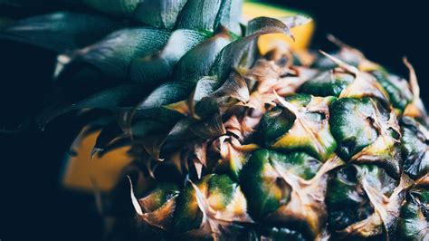 Download wallpaper 3840x2160 pineapple, fruit, tropical, exotic ...